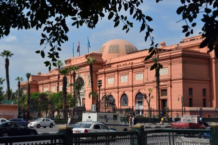 <a class="fancybox" rel="gallery-images" href="https://cuipcairo.org/sites/default/files/styles/largest/public/tahrir_2.jpg?itok=r9t4fmL9" title="The Egyptian Museum in al-Tahrir Superblock.">Enlarge</a><br >2015, Oct 27, 03:10pm<br>The Egyptian Museum in al-Tahrir Superblock.